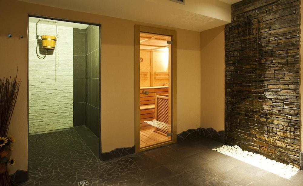 Gaia Residence Hotel Медзана Экстерьер фото