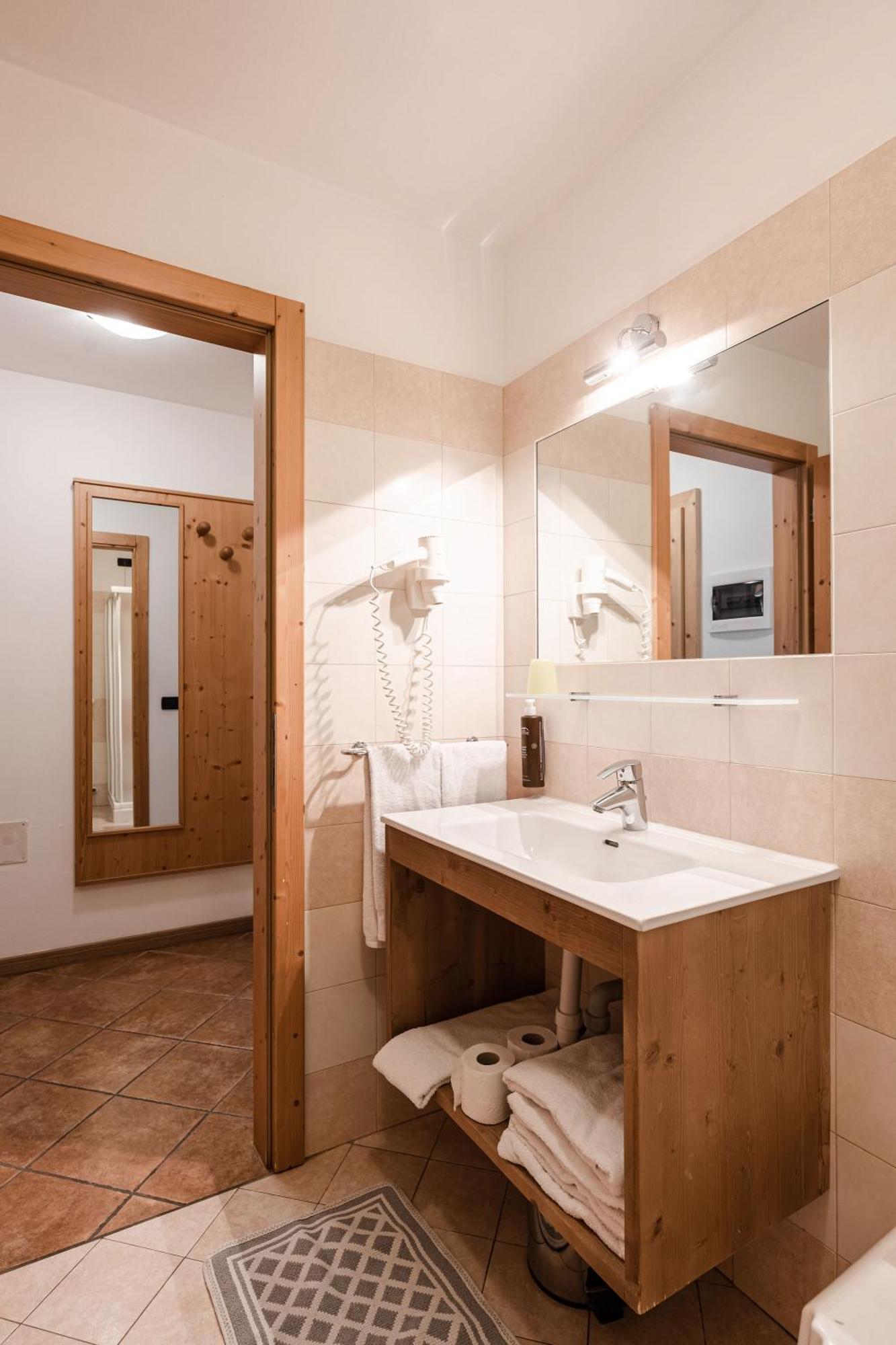 Gaia Residence Hotel Медзана Экстерьер фото